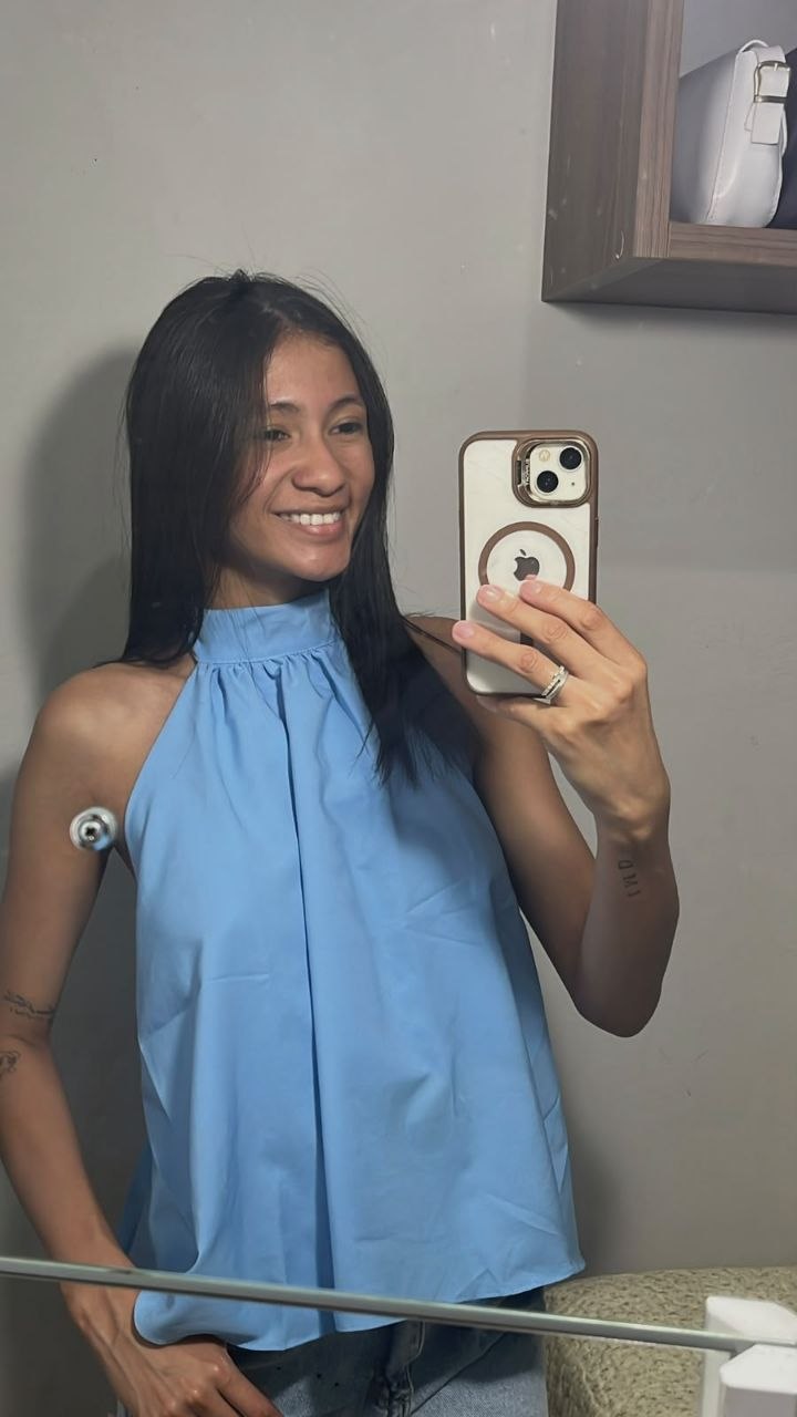 Blusa Azul Claro com Gola Alta
